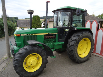 JOHN-DEERE 3040